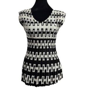 Milano Women’s Sleeveless Crinkle Blouse Women's Small RN 136994